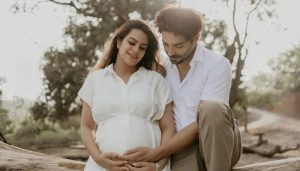 Aparshakti Khurana with his wife